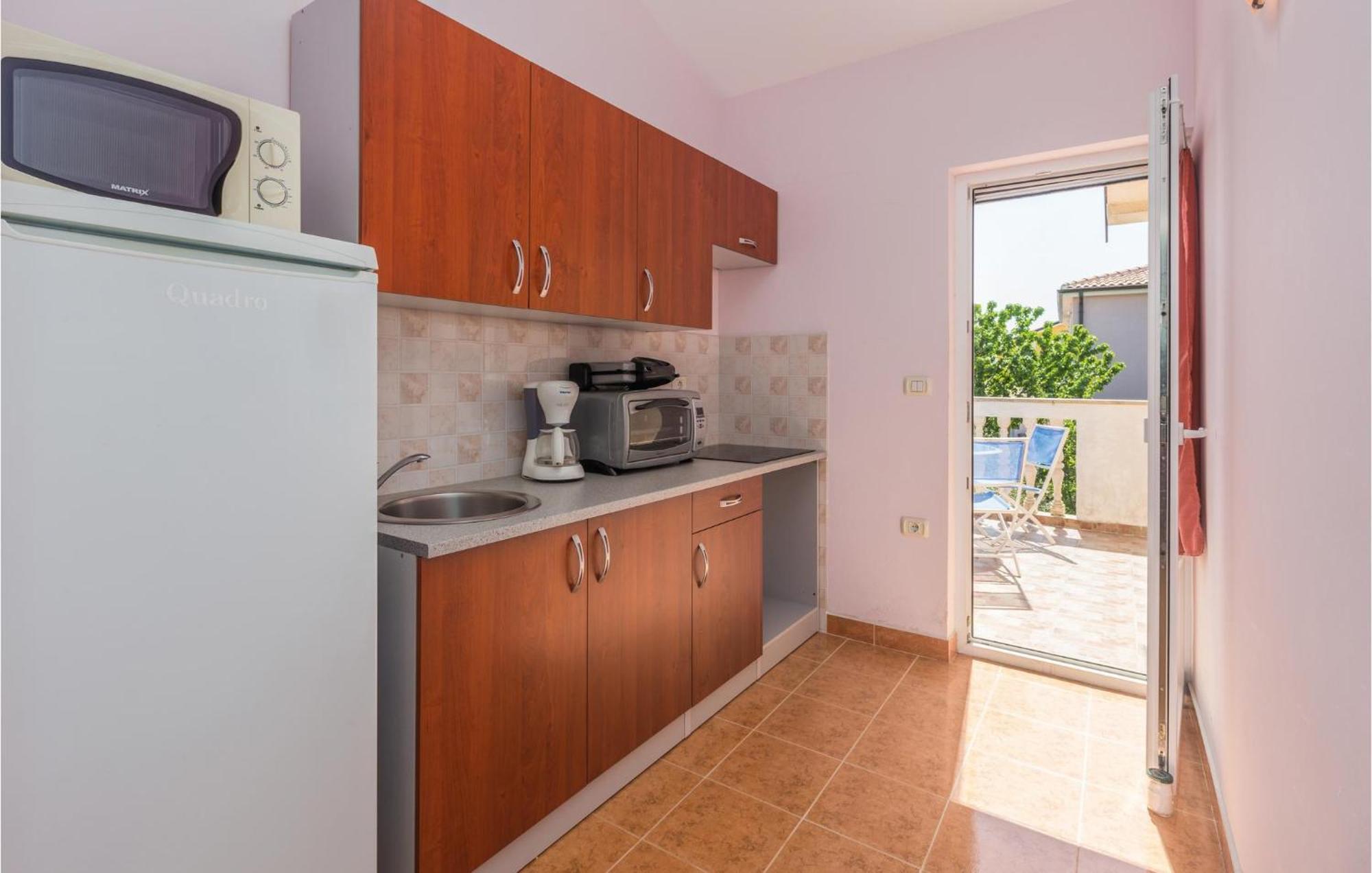 Nice Apartment In Kastel With Kitchen Eksteriør billede